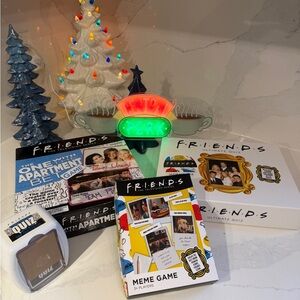 FRIENDS Super Fan Bundle – Games + Central Perk Light Perfect Gift!